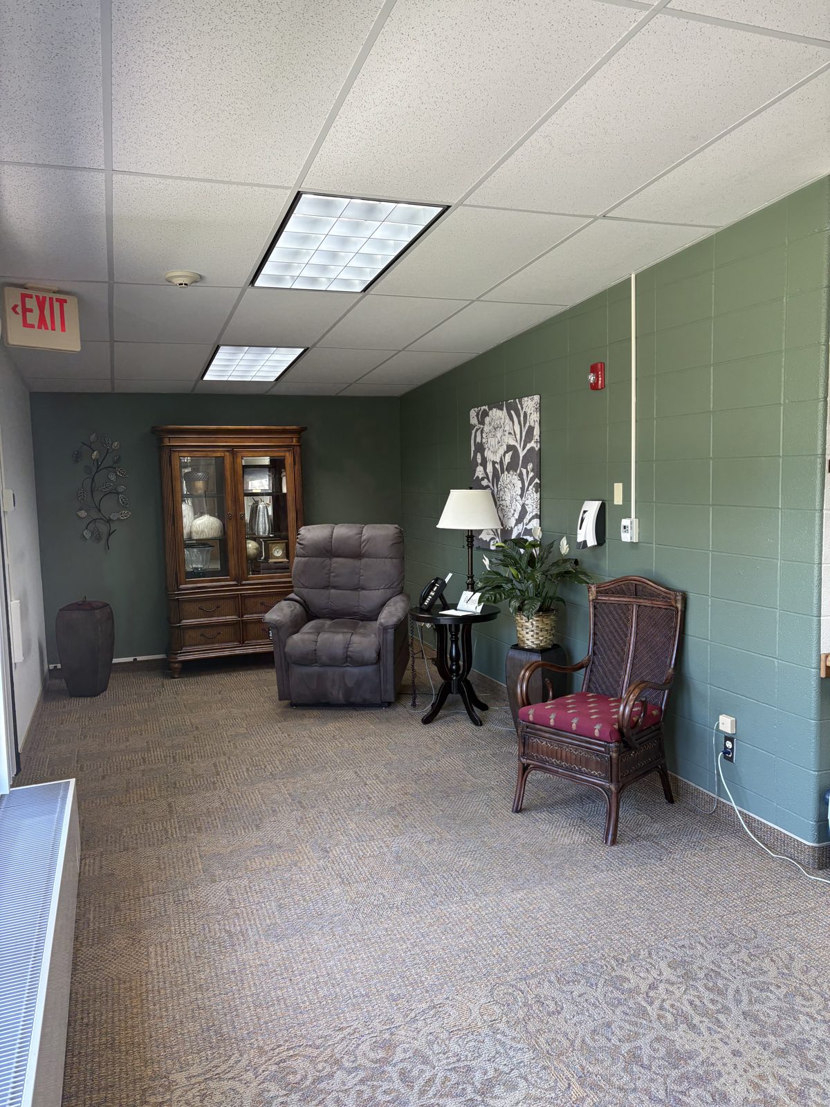 A sitting area just inside the front entrance